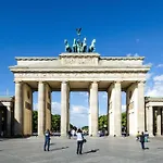 Homely Berlin - Chic Flat, City View, Subway, Cafe, River